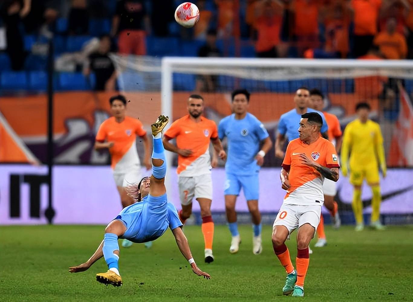 包含集结日西甲传出新动向,多特蒙德刷新队史纪录,管理层表态:悬念犹存,赛程密集仍需轮换的词条 包含集结日西甲传出新动向,多特蒙德刷新队史纪录,管理层表态:悬念犹存,赛程密集仍需轮换的词条