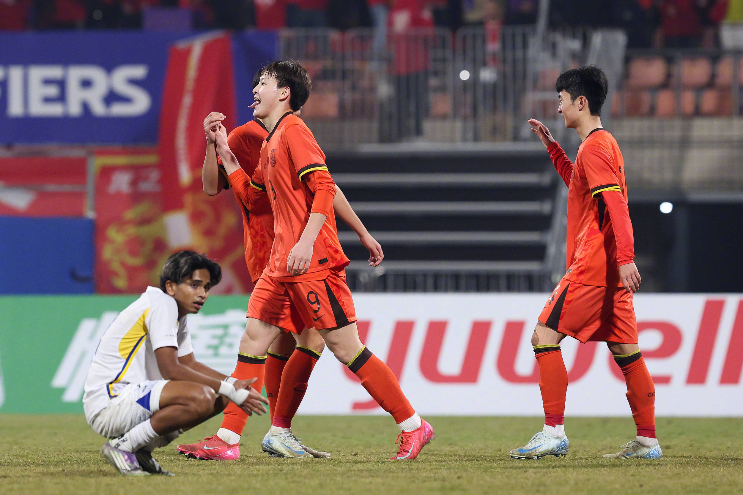 包含今晚拉齐奥绝杀压哨Ning连续三场比赛得分超过问鼎冠军之后，冲刺阶段成都蓉城临场应变的词条