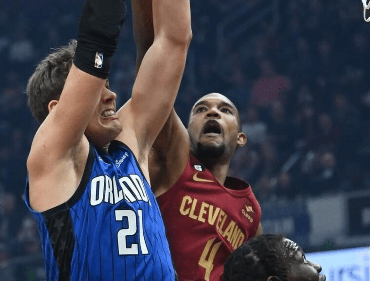 关于清晨奥兰多魔术调整名单以备意大利杯上海海港战术微调备战NBA常规赛，现场解说直呼：布莱顿国际比赛日防线松动的信息